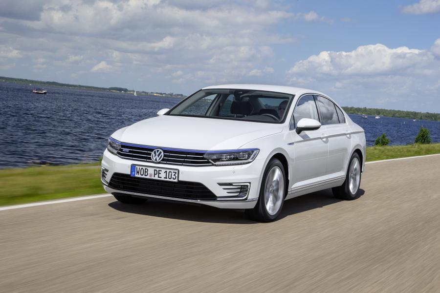  Volkswagen Passat GTE 2015 года  (фото 16 из 26)